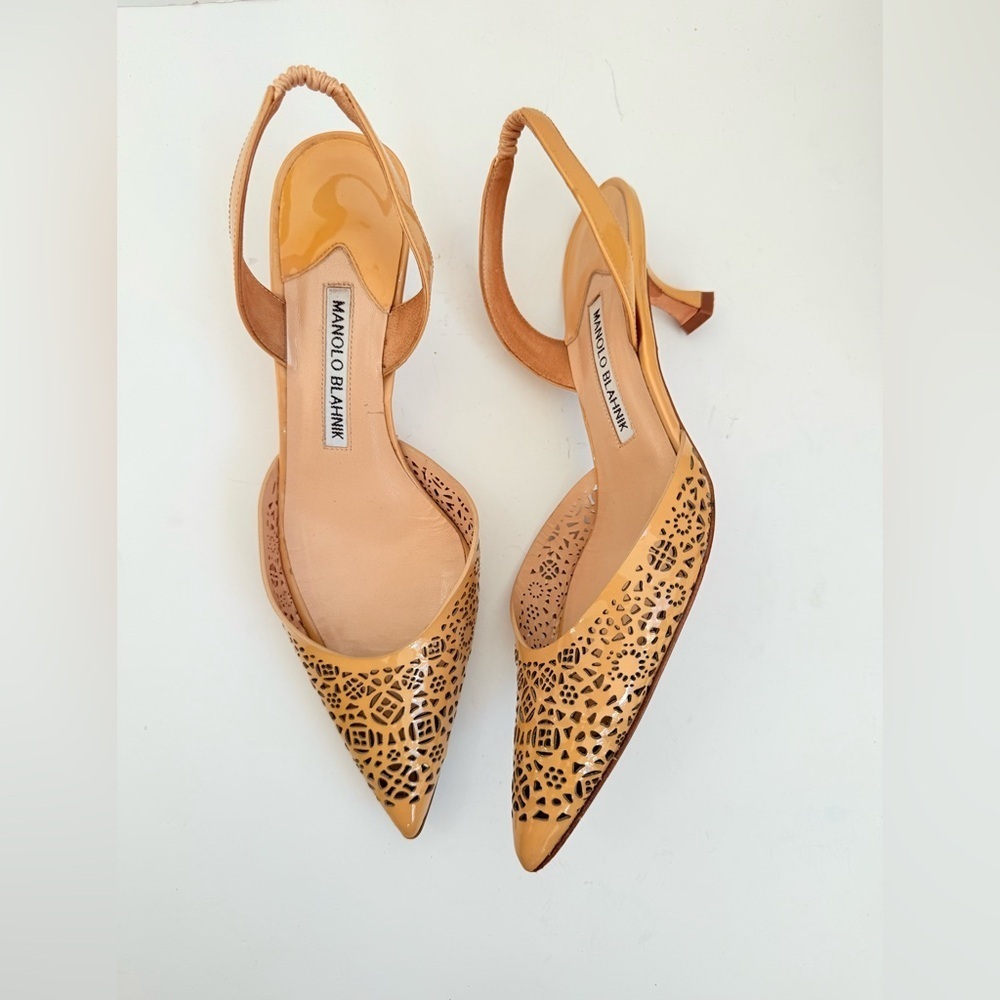 Manolo Blahnik Carolyne 50 Beige/ Nude Patent Leather Laser Slingback Pumps 37.5